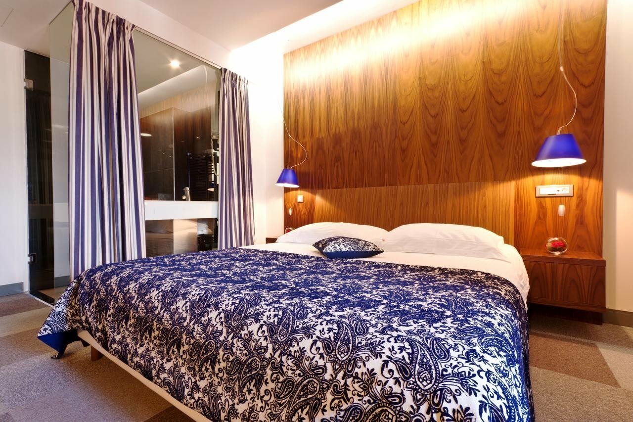 In Hotel 4*