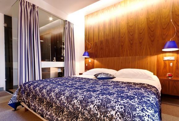 In Hotel 4*