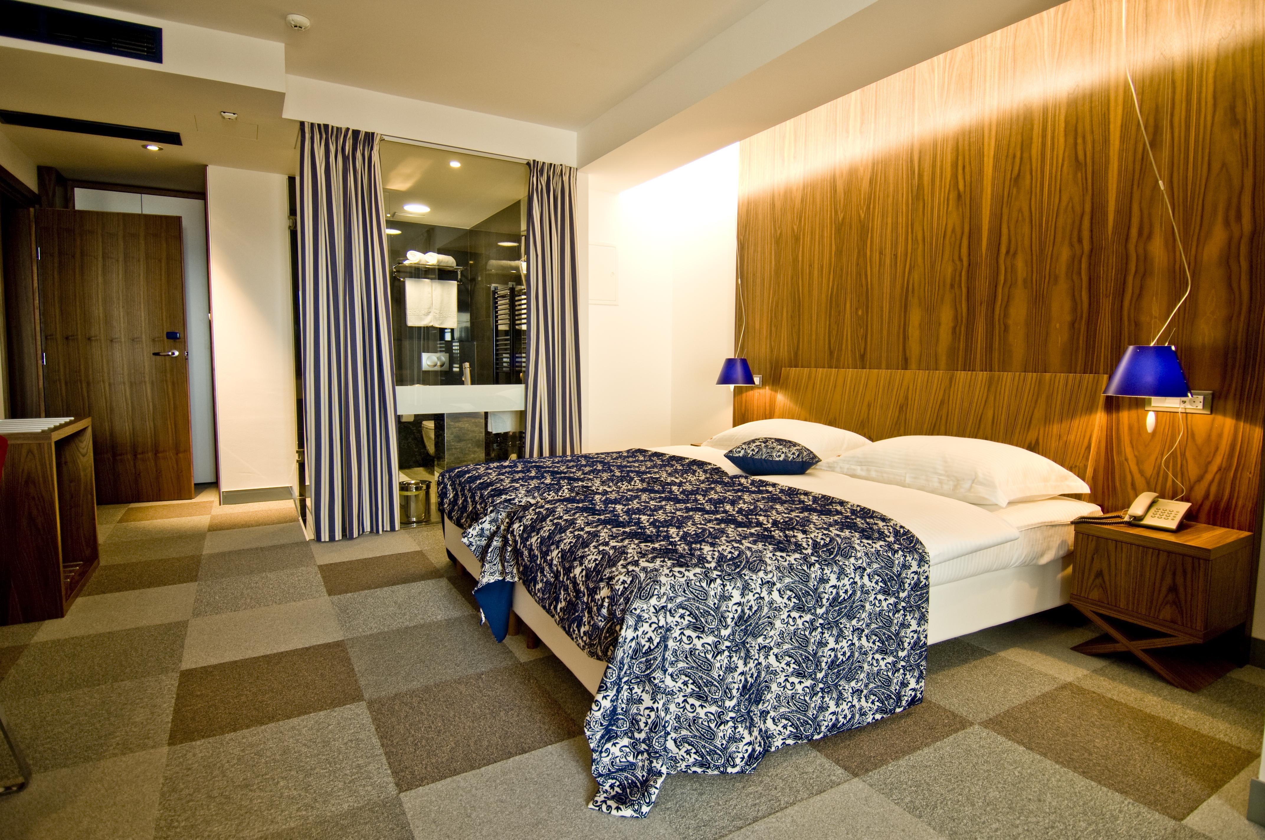 In Hotel 4*